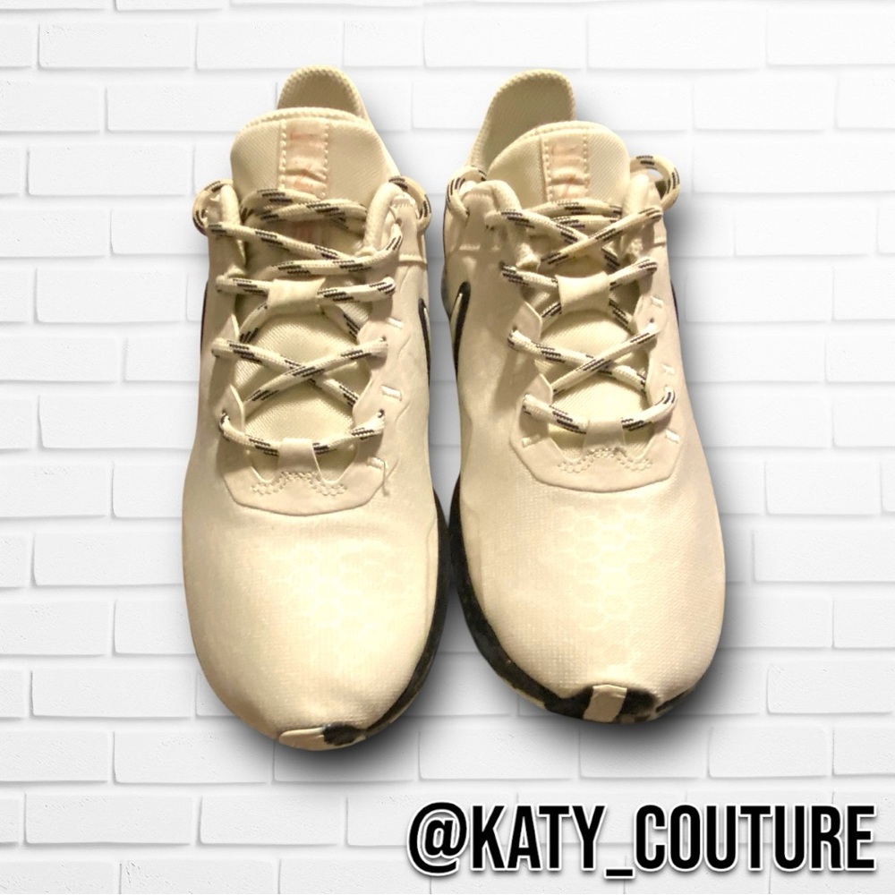 NIKE LEGEND ESSENTIAL 2 PREMIUM TRAINING SNEAKERS, WOMENS 7, NWOT.